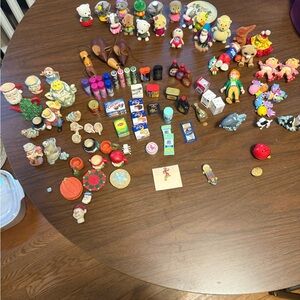 Lot of trinket miniatures.